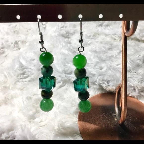Jade Cat’s Eye Bead Earrings - Picture 4 of 7